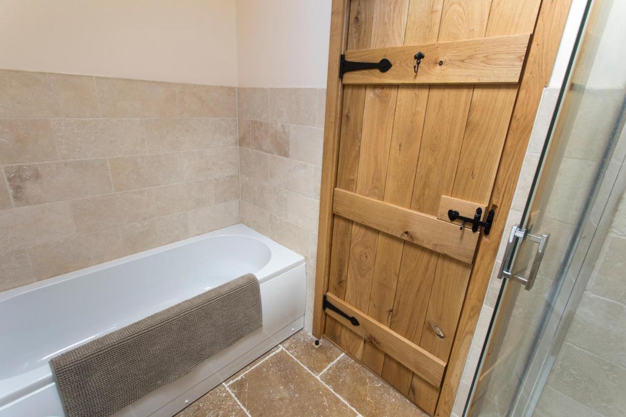 The Old Dairy - Boutique Countryside Cottage At Harrys Cottages Pen-y-Clawdd Buitenkant foto