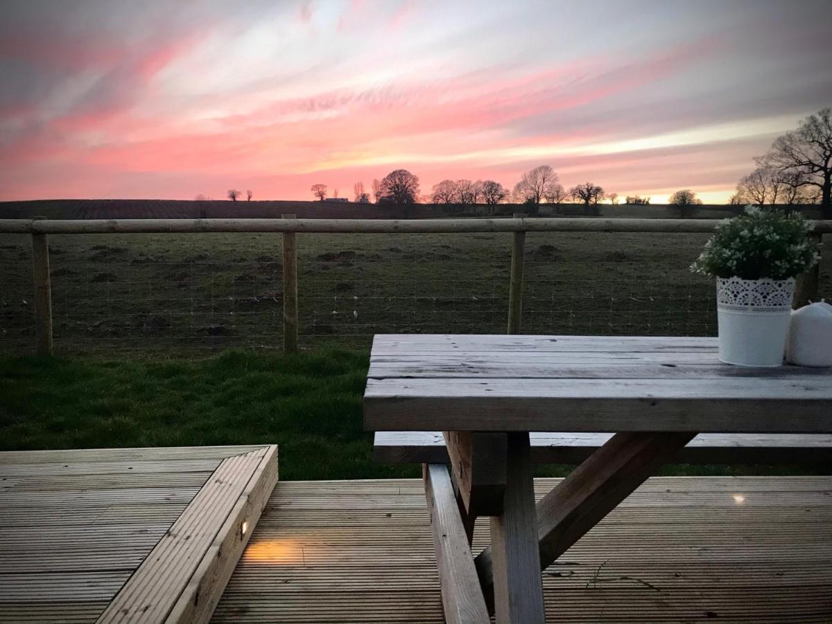 The Old Dairy - Boutique Countryside Cottage At Harrys Cottages Pen-y-Clawdd Buitenkant foto