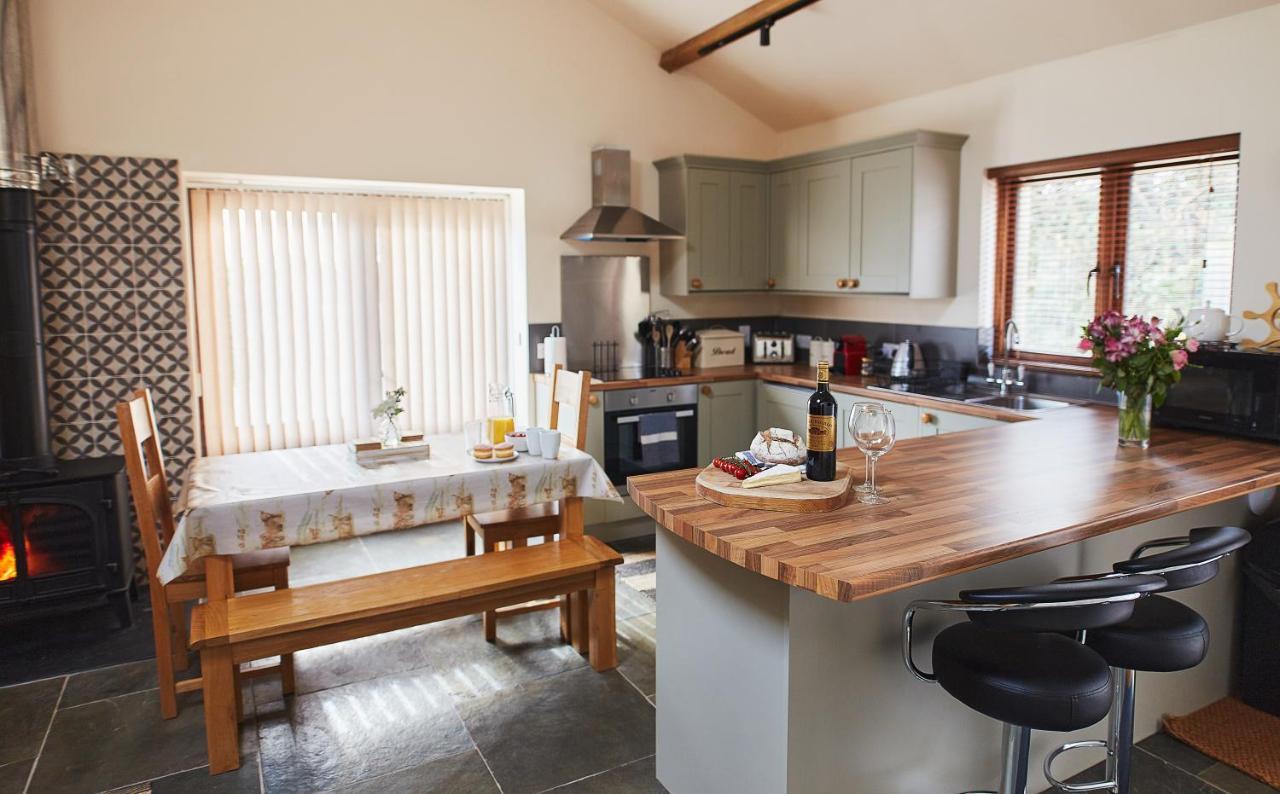 The Old Dairy - Boutique Countryside Cottage At Harrys Cottages Pen-y-Clawdd Buitenkant foto