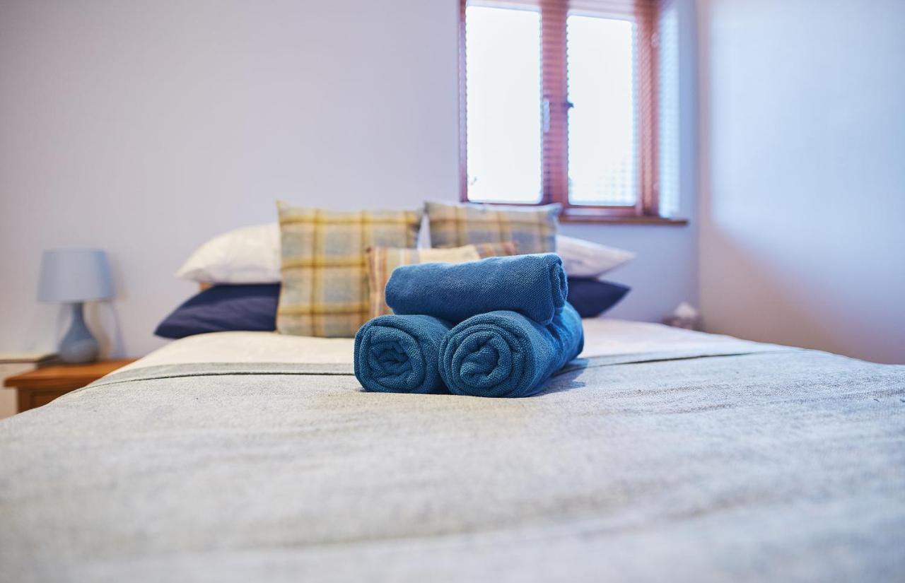 The Old Dairy - Boutique Countryside Cottage At Harrys Cottages Pen-y-Clawdd Buitenkant foto
