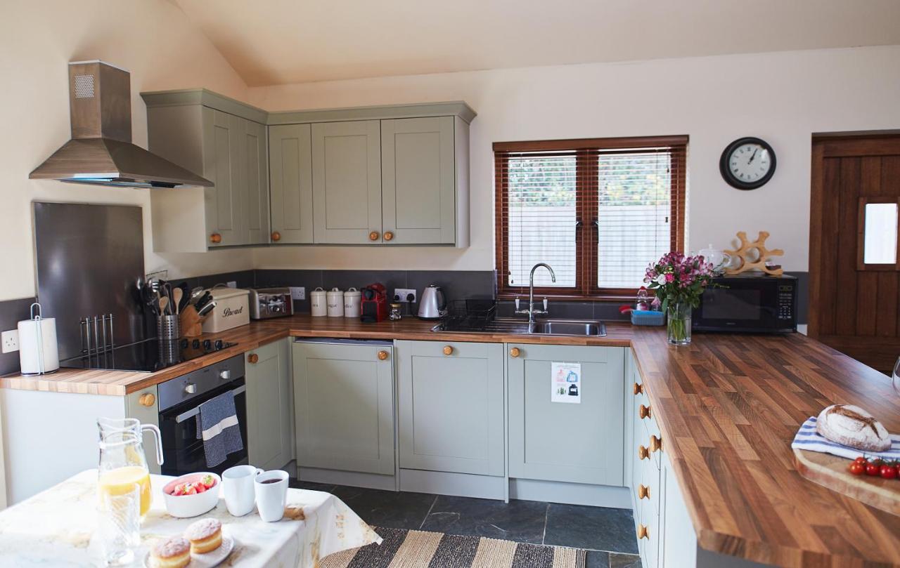 The Old Dairy - Boutique Countryside Cottage At Harrys Cottages Pen-y-Clawdd Buitenkant foto