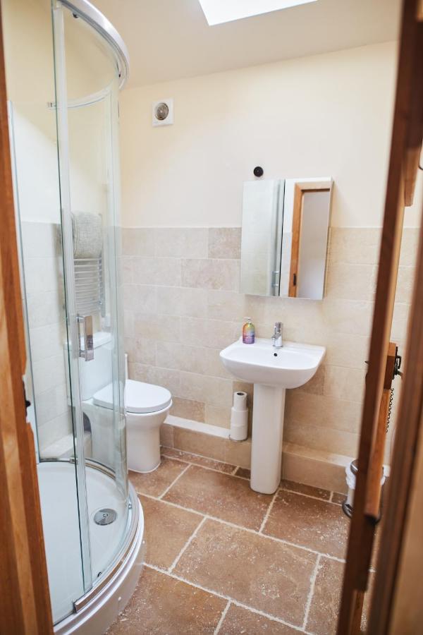 The Old Dairy - Boutique Countryside Cottage At Harrys Cottages Pen-y-Clawdd Buitenkant foto